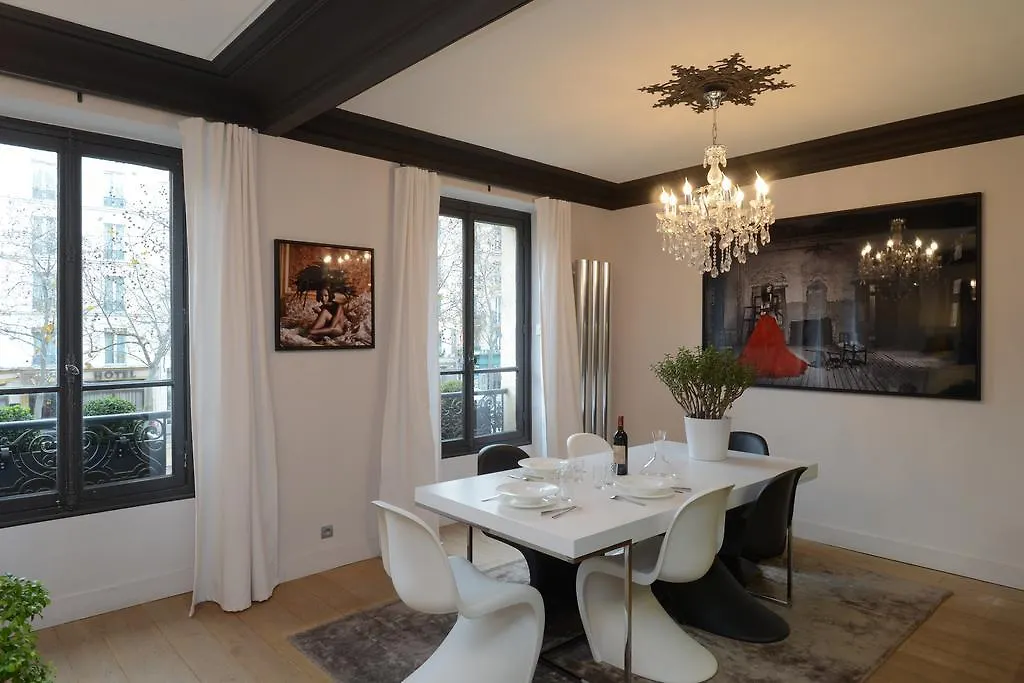 Apartment Tour Eiffel
