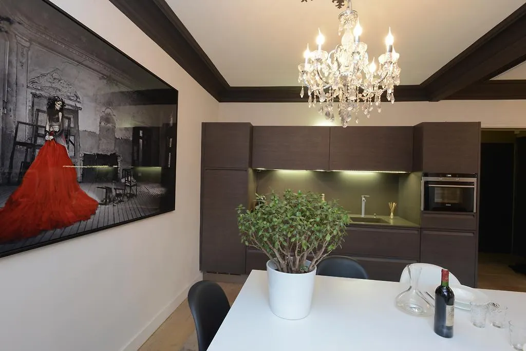 Tour Eiffel Apartment *