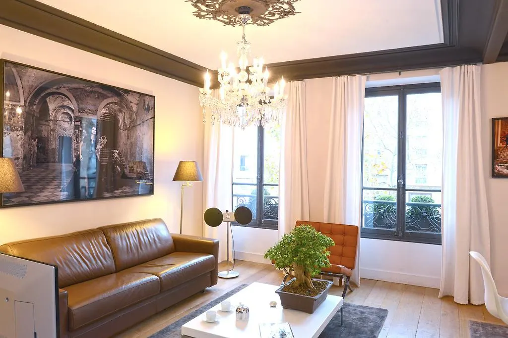 Tour Eiffel Apartment *